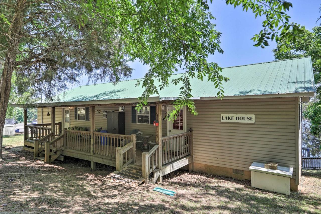 House With Dock And Slide Situated On Lake Sinclair! Sparta ภายนอก รูปภาพ